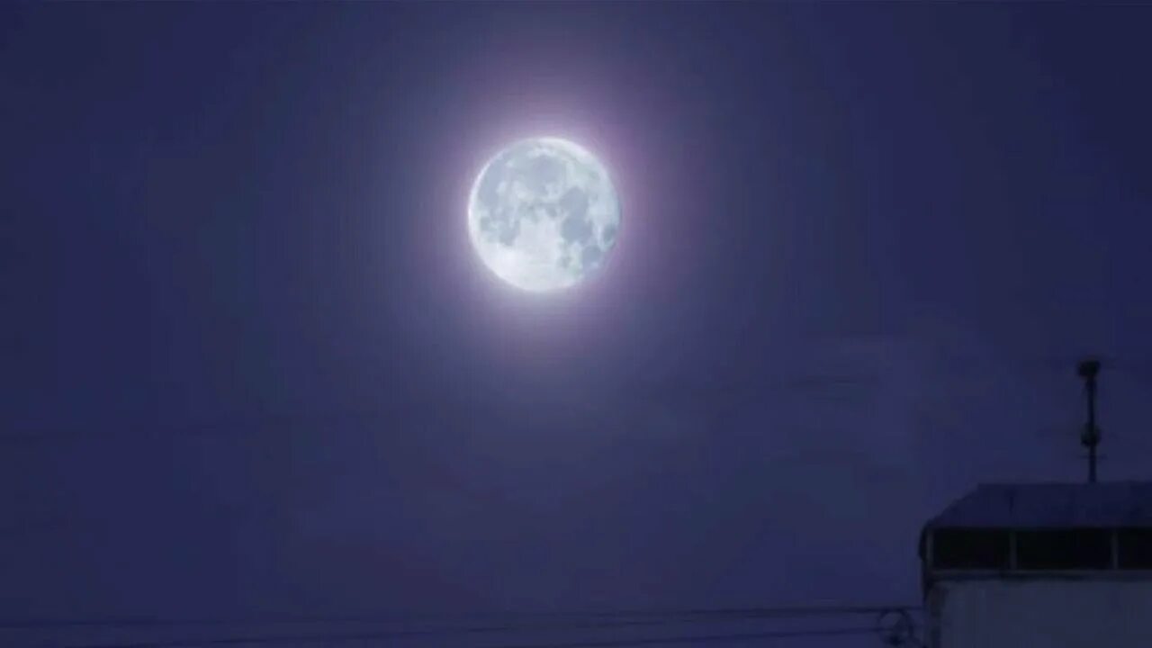 Луна взошла светло стало. Синяя Луна. Голубая Луна явление. Луна с 30 на 31 августа. Лунная 30а.