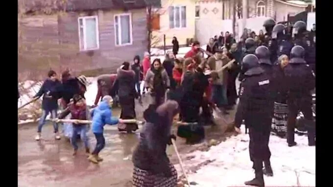 18 примеров абсурдной роскоши могил цыганских баронов. залим керефов. цыганские поселения в тюмени. цыгане в туле плеханово. дело цыгановых.