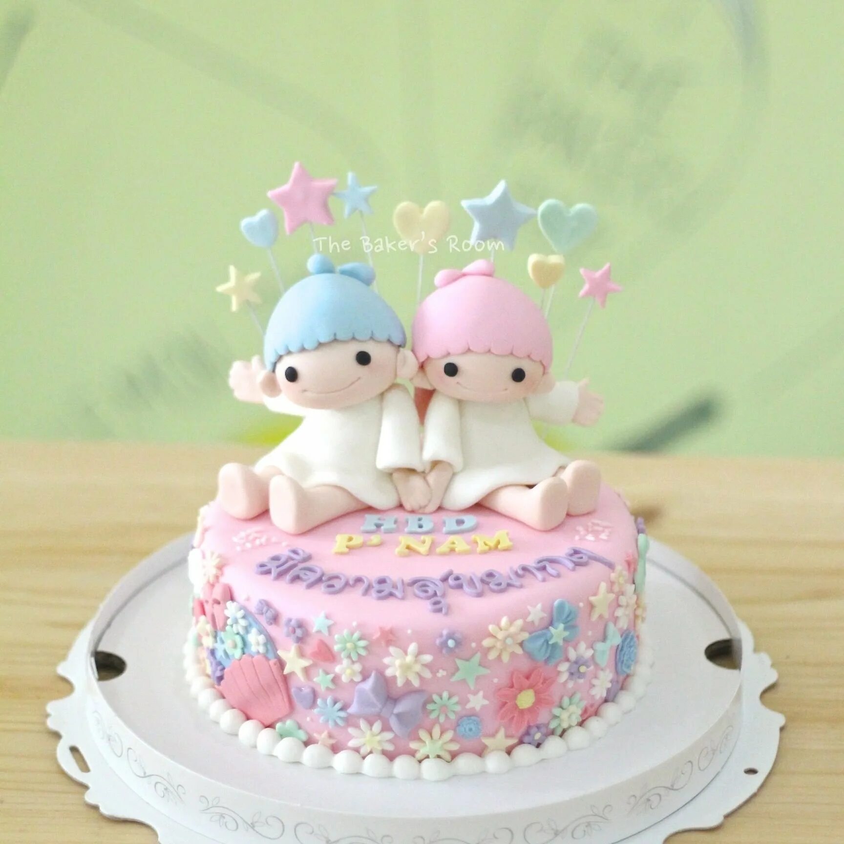 Тортик для двойняшек. Торт для двойни. Торт на день рождение девочкам двойняшкам. Необычный торт для двойняшек. Торт для двойняшек.