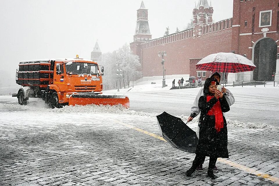 Москва теплая зима. Теплая зима в Москве. Аномально теплая зима. Аномальное потепление зимой. Зима возвращается.