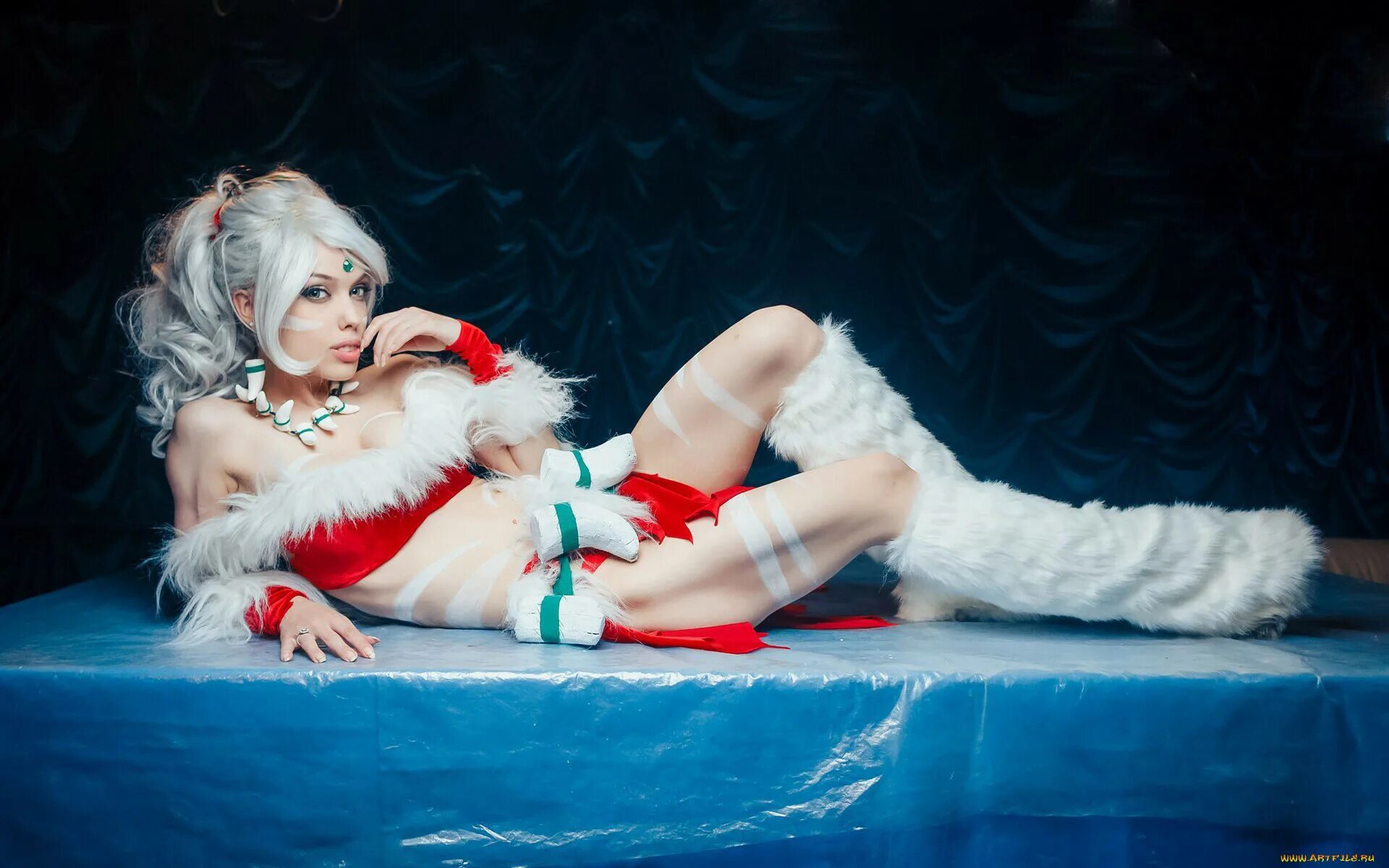 Красивые девушки снегурочки. Тексты песен из мультфильмов. Danica a снегурочка. Снегурочка где была. Косплей снегурочки.