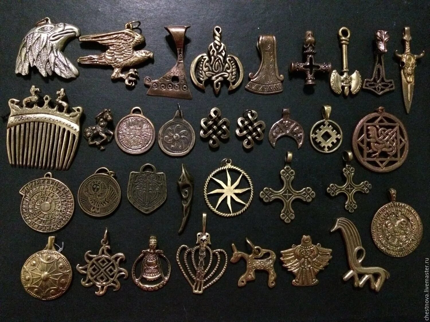 Старославянские украшения. Серьги лунница макошь серебро. Древо жизни славянский амулет. Лунница оберег серебро. Кожаный браслет ''всецарица'' ювелия 15.