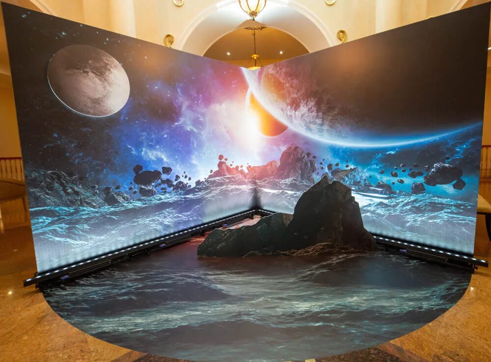 3д картины. Фотозона серфинг. Напольная 3д реклама. Объемный баннер для фотозоны. Цветы для фотозоны.