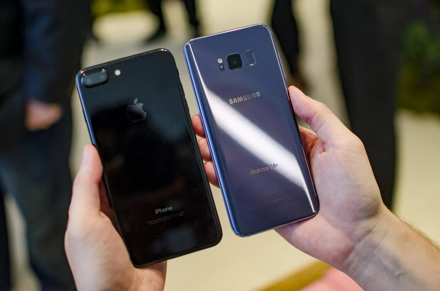 Сравнить 7 и 7 plus. Galaxy s8 plus iphone 7. samsung s8 iphone 7 plus. iphone samsung s8 plus. samsung 8 iphone 8.