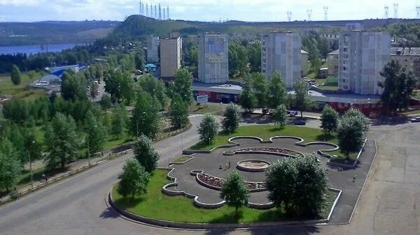 Усть илимск википедия. Усть-илимск центральная площадь. усть-илимск достопримечательности. ромашка усть илимск.