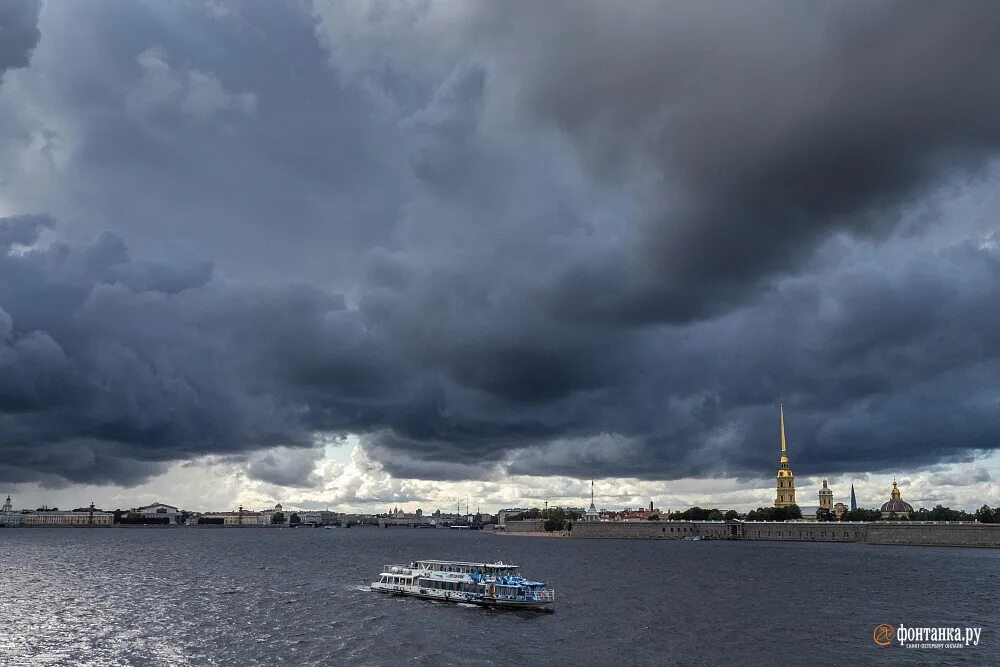 Дождь в Питере. Дождь на Неве. Пасмурный питер