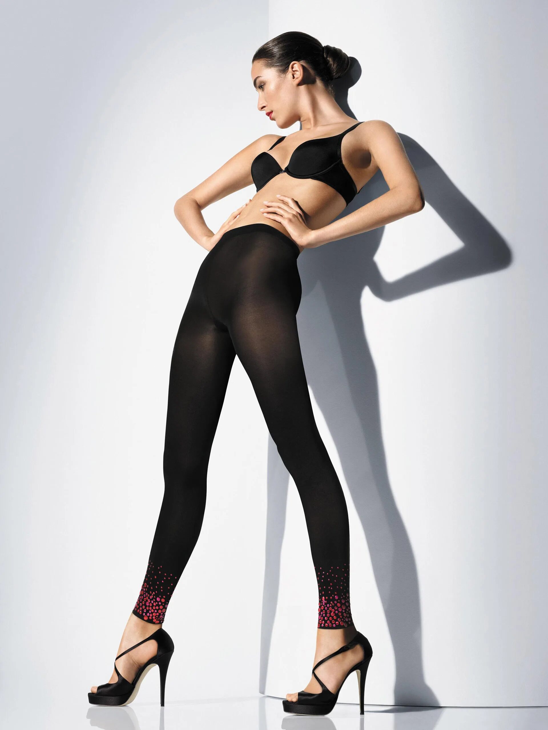 Колготки бюстгальтер. Jacqueline oloniceva в нижнем белье. Бюстгальтер prima vista 66180. Девушки в колготках и лифчике. Роуз бирн stockings.