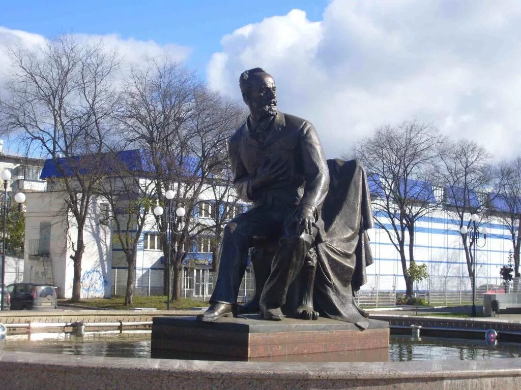 Памятник рахманинову в тамбове. Памятник сергею рахманину. Памятники великим композиторам. Памятник рахманинову в новгороде. Памятник рахманинову в москве на страстном бульваре.