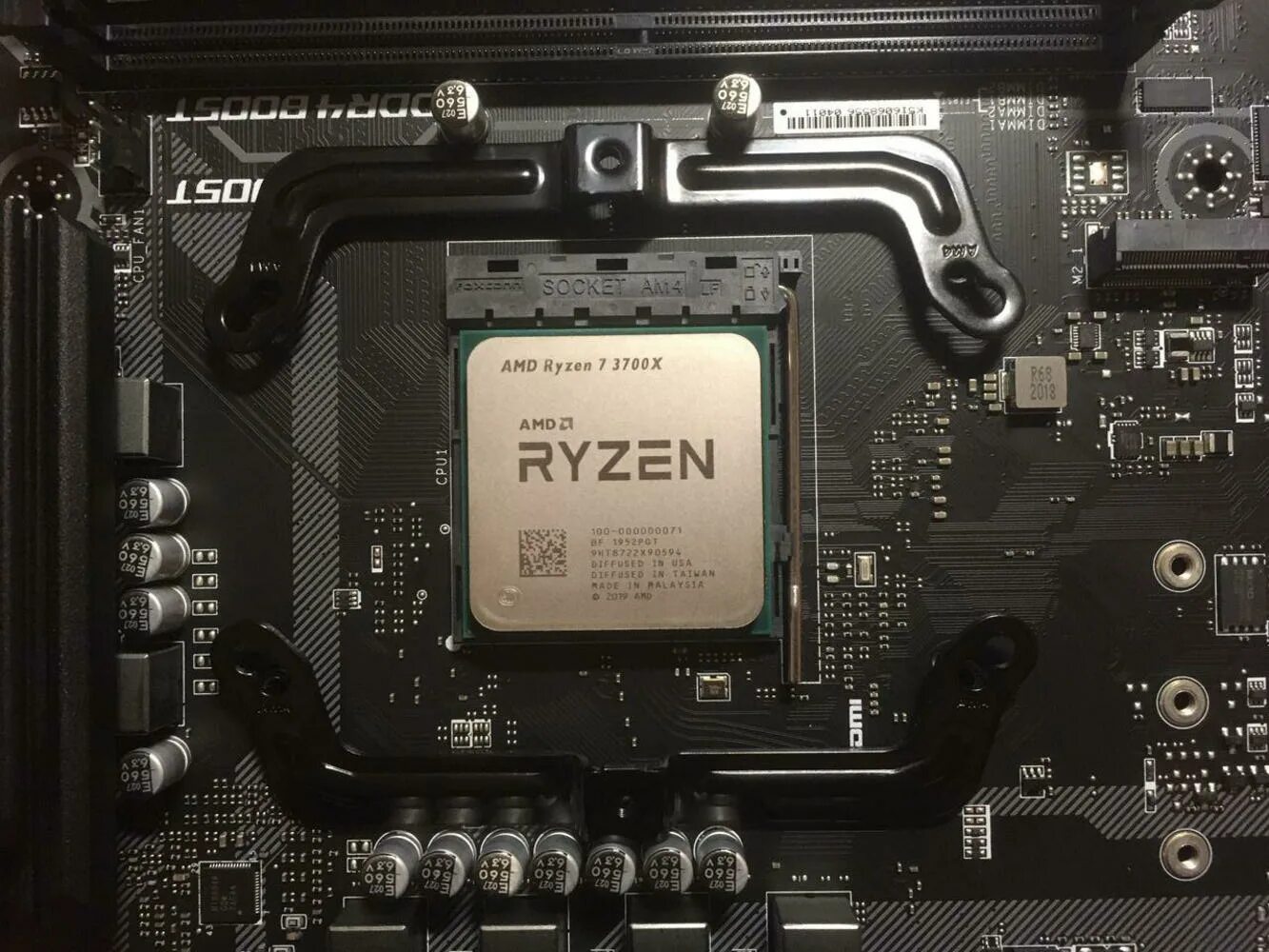 Amd ryzen 5600 материнская плата. Ryzen 3700x. Процессор AMD Ryzen 3700x. Ryzen 7 3700x. Процессор AMD Ryzen 7 3700x OEM.