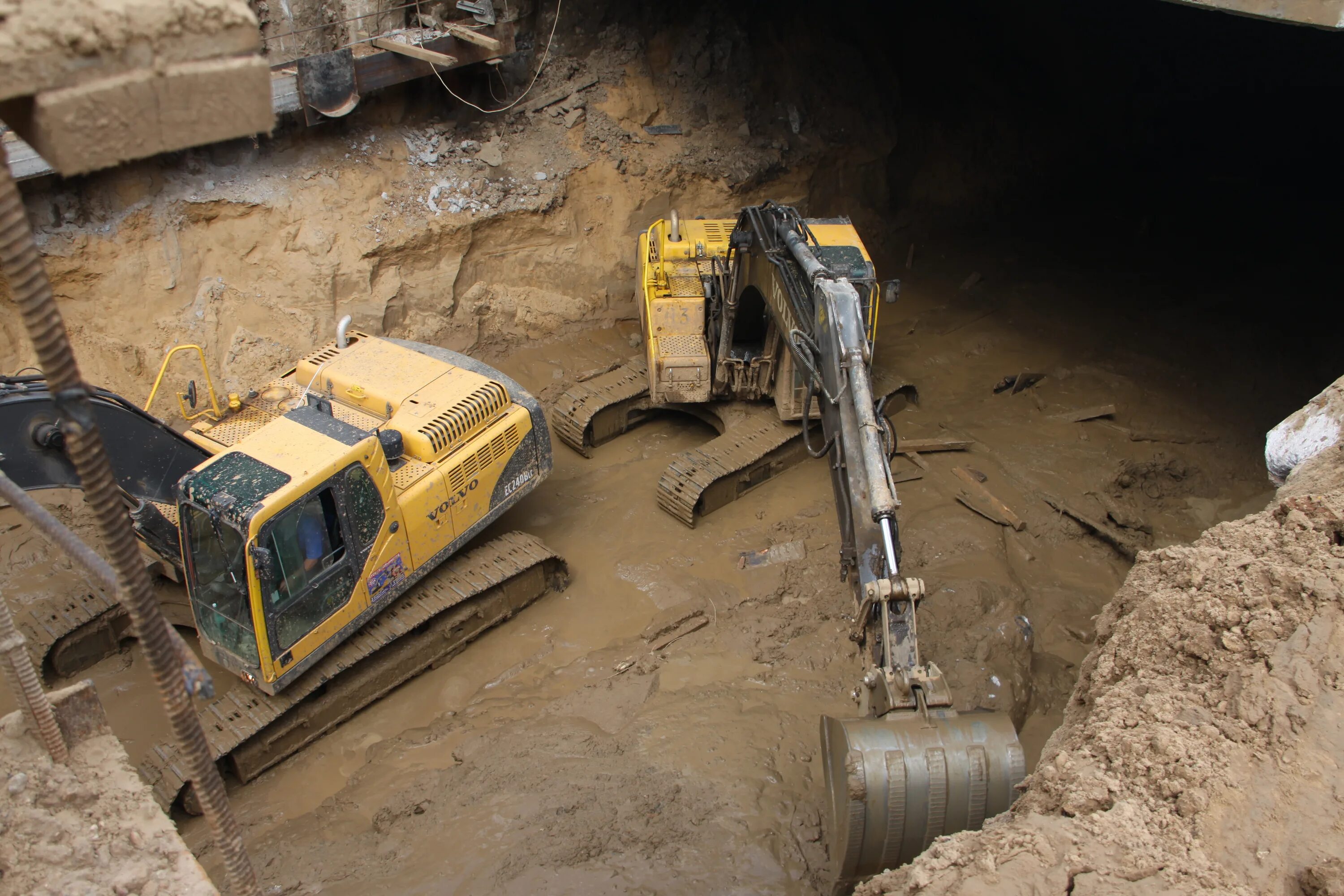 Схема разработки котлована одноковшовым экскаватором. Выемка грунта. Разработка котлована экскаватором. Схема разработки траншеи одноковшовым экскаватором. Разработка грунта в траншее.