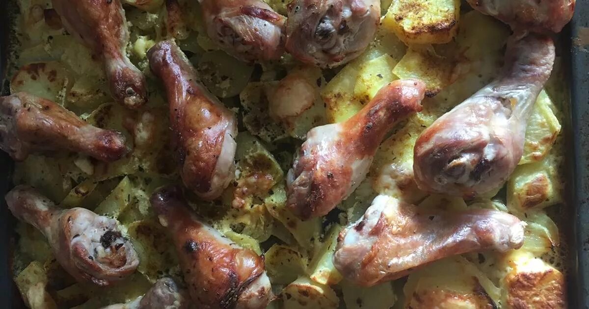 куриные голени в сметанном соусе. голени в сливках на сковороде. куриные ножки с грибами на сковороде. куриные голени в сливочном соусе. куриные ножки в сливочном соусе.