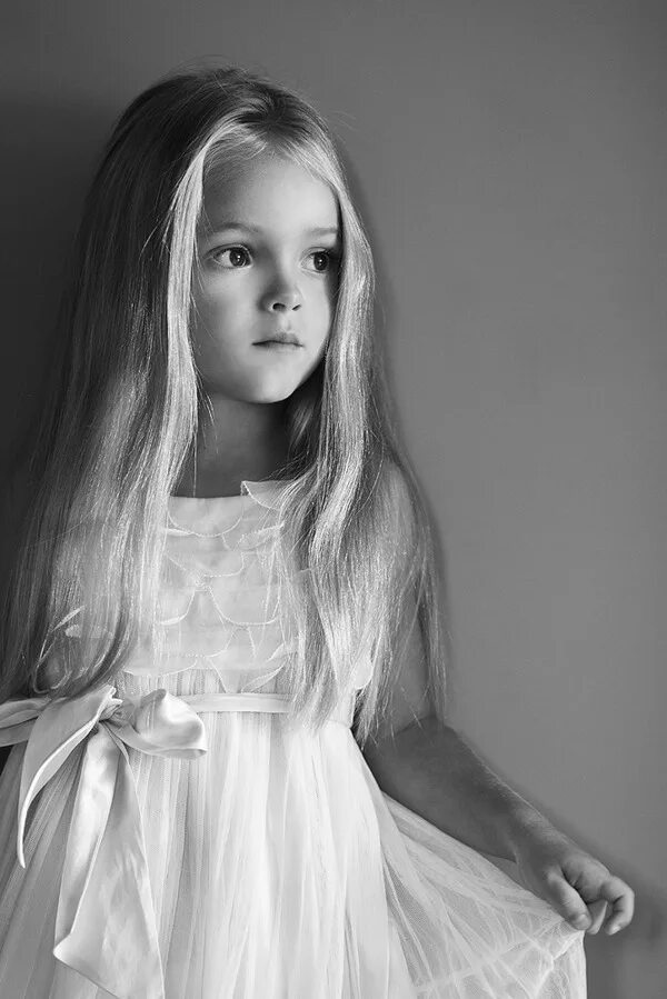 Прическа для девочки с локонами. Длинные волосы девочка 5 лет. Ангелина малахова. Прическа для девочки с локонами. Model анастасия оруб.