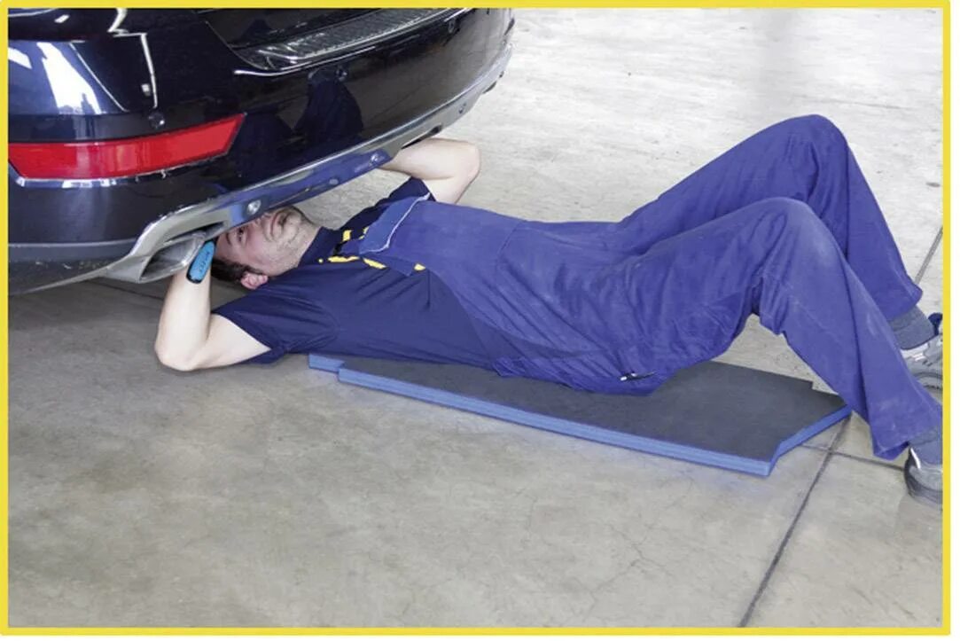 Лежак подкатной для автослесаря. Для работы под машиной. Подстилка для ремонта авто. Подкатной лежак hazet. Для работы под машиной.