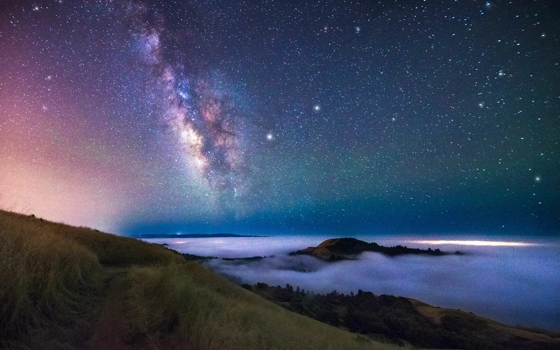 По ночам несмотря на звездное небо сырая. Астрофотография Млечный путь. Ночное небо. Красивое ночное небо. Звездное небо Млечный путь.