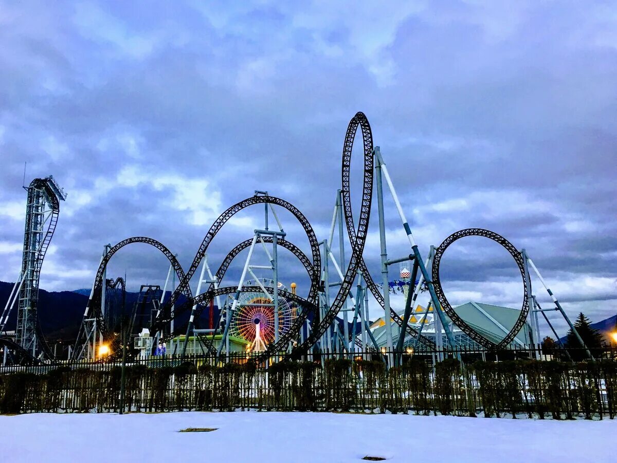 Самый опасный аттракцион в мире. Парк развлечений торп-парк, united kingdom, london. Kingda ka (парк six flags) нью-джерси, сша. Самые опасные парки. Американские горки в японии такабиша.