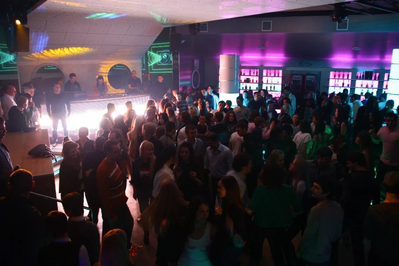 стрип клуб сочи. ягер бар сочи. сочи фото клубы. сочи дискотека. клуб мандарин сочи адлер.