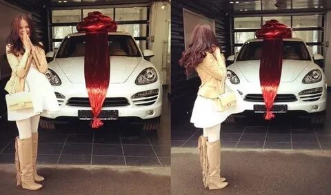 Девушке подарили автомобиль
