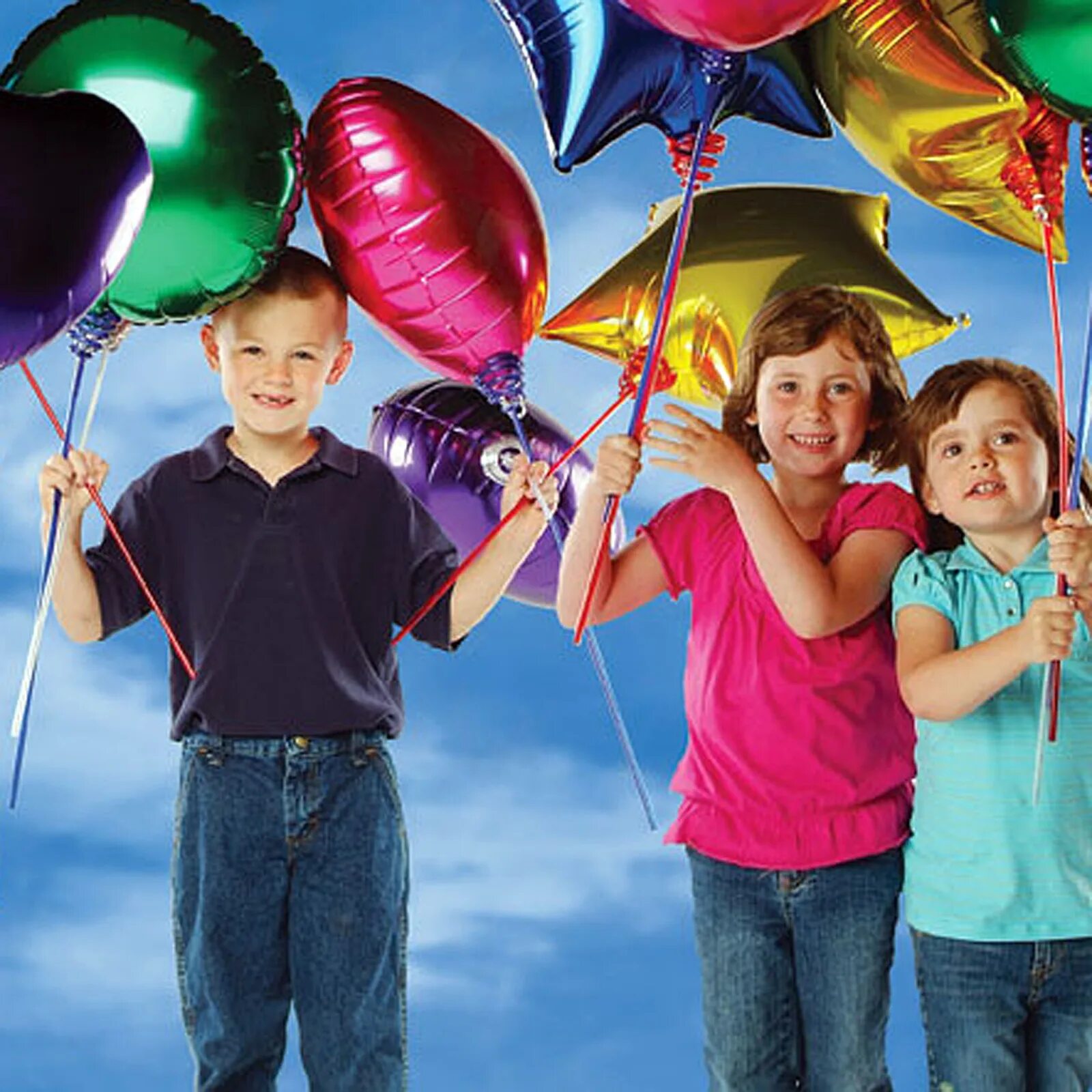 Дети праздник. Дети с воздушными шарами. Дети с воздушными шариками. Воздушные шары для фотосессии с ребенком.