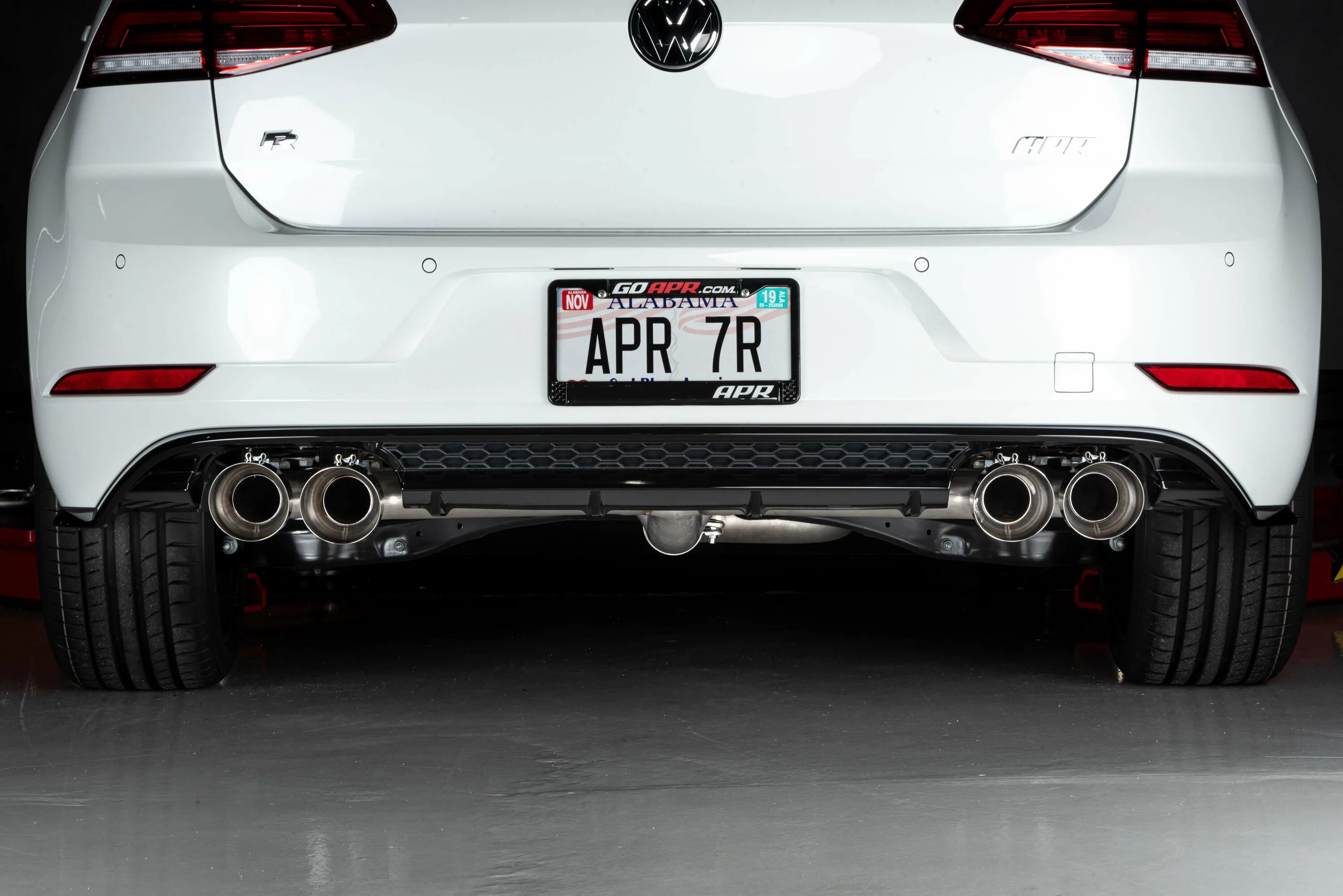 Р апр. Выхлопная система гольф 7. volkswagen apr. гольф апр. volkswagen golf r mk8 acceleration akrapovic.