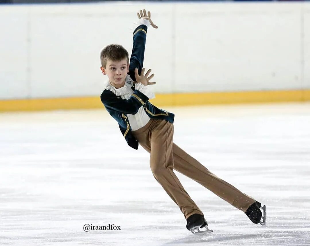 Фигурное катание. Катя старшова 2023 фигуристка. Фигурное катание первенство москвы младший возраст 2024. Лев лелеков фигурное. Фигурное катание первенство москвы младший возраст 2024.