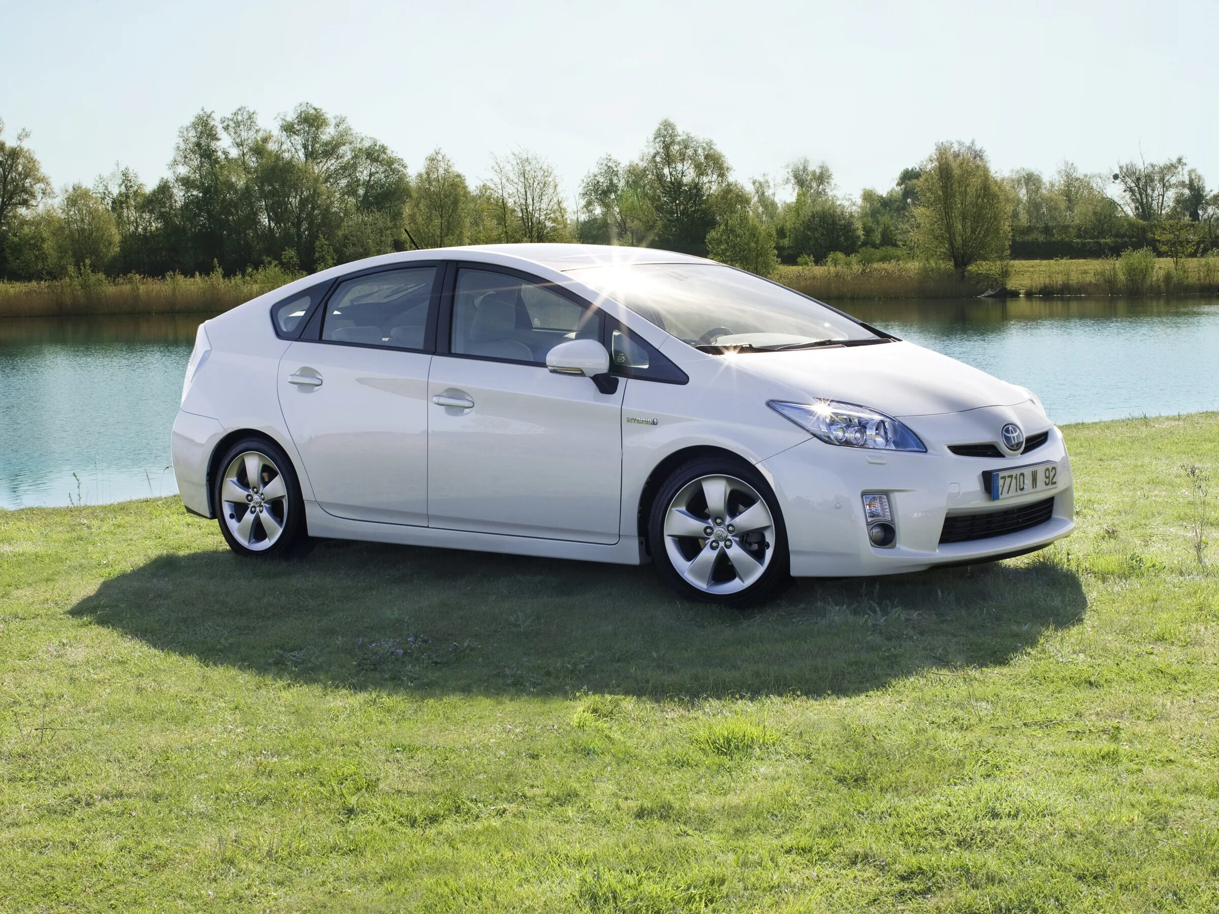 Prius 30 купить. Toyota Prius 30. Toyota Prius 30 2015. Toyota Prius 30 кузов. Тойота Приус гибрид 30 кузов.