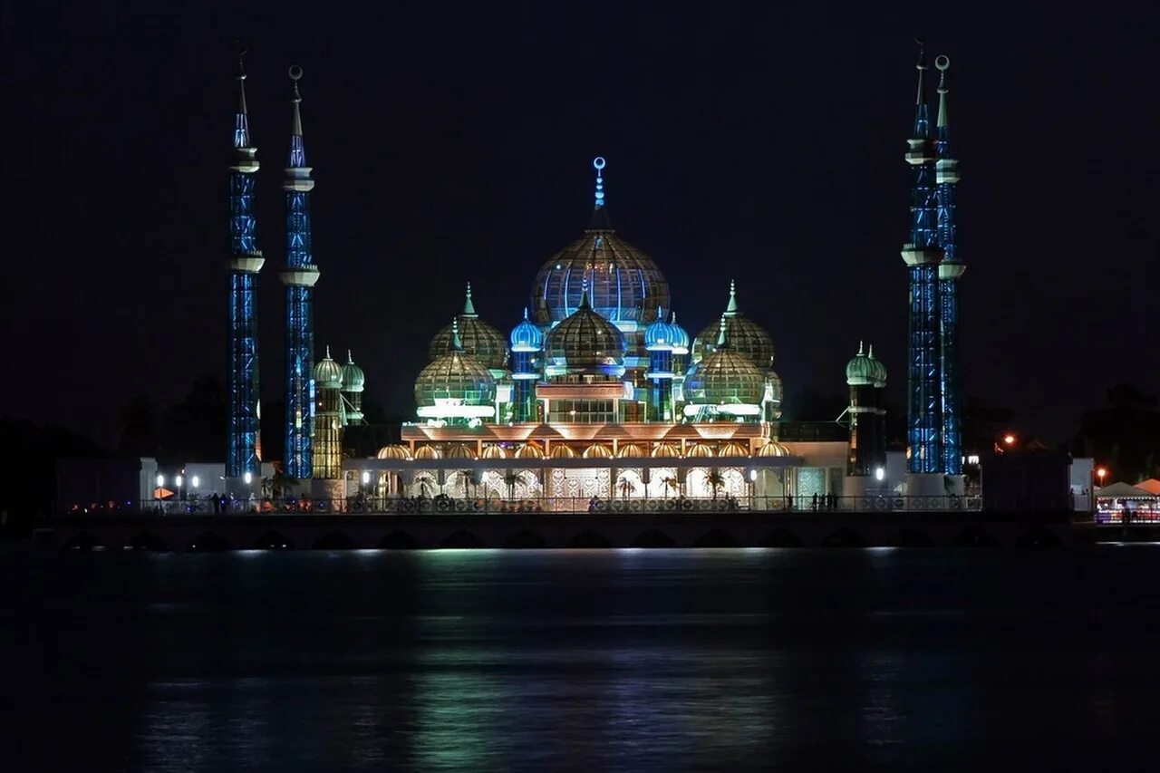 Мечеть в абу даби. Мечеть асланхане. Мечеть сабанчи. Кристальная мечеть – куала-тренгану, малайзия. Kota kinabalu city mosque.