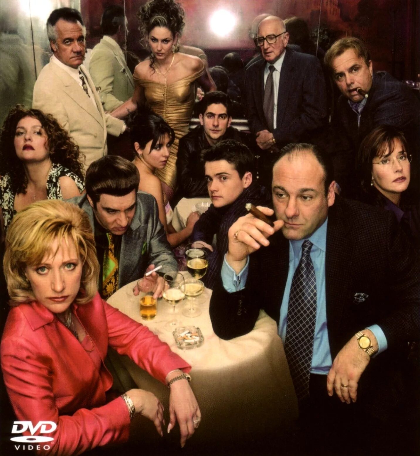 Сопрано сцены. Семья сопрано сериал. клан сопрано сериал жена. 1999 сопрано. гэб клан сопрано.