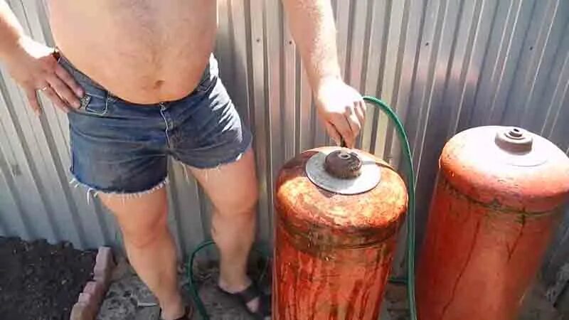 Как распилить газовый баллон болгаркой безопасно. Разрезать газовый баллон. разрезка газового баллона. разрезать газовый баллон пропан. резка газового баллона 50 литров.