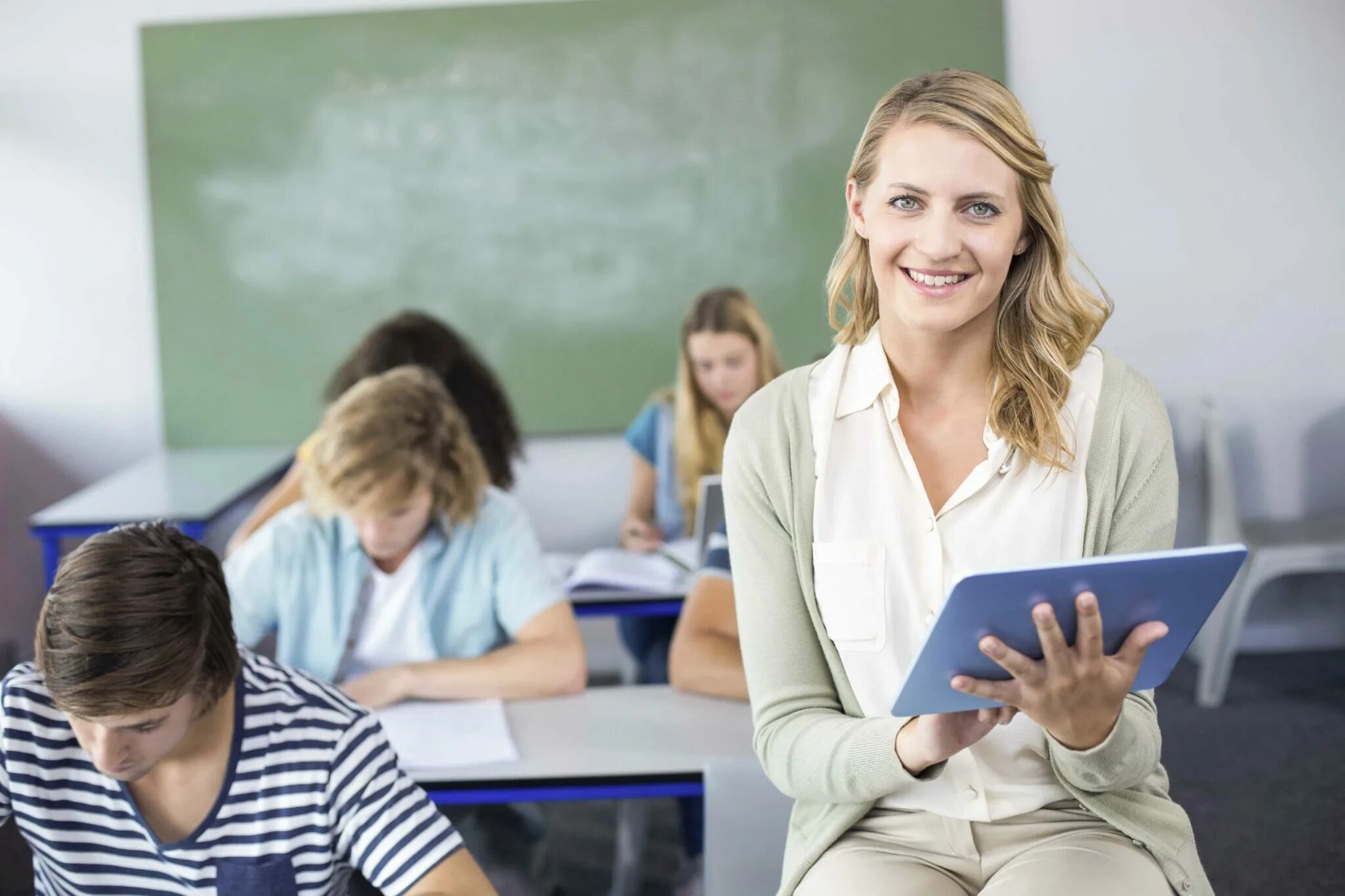 A teacher. Молодой педагог. Учитель. Преподавание в вузе. Счастливый учитель.