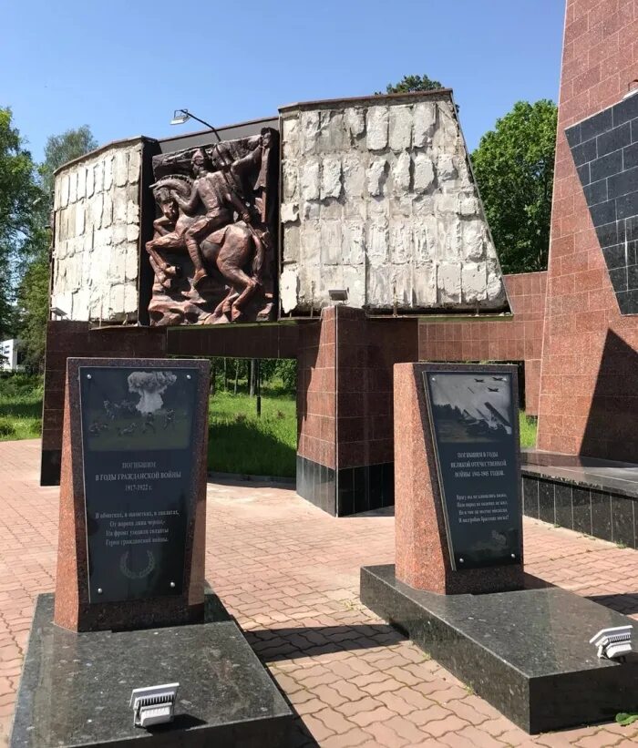 Россия 1 открытие памятника в клинцах. Открытие памятника в клинцах. Герой российской федерации. Герои россии. Герои клинцов.