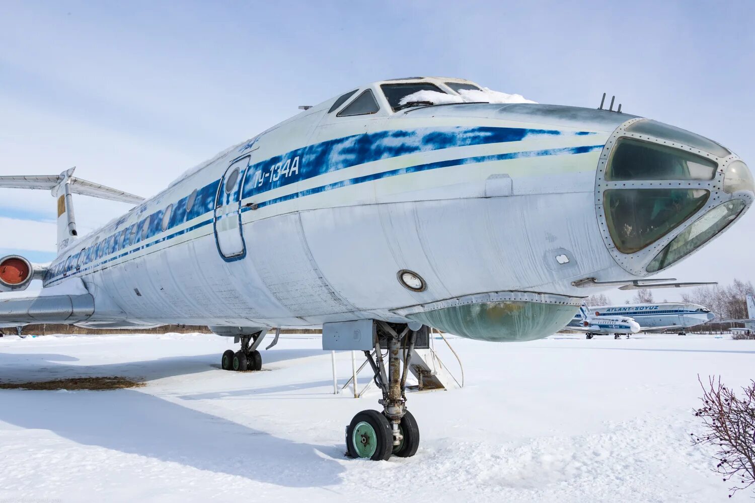 Гражданской авиации отзывы. Ту-134 пассажирский самолёт АЛРОСА. Ту-124 пассажирский самолёт. Ту-134 прототип. Ту-134 1963.