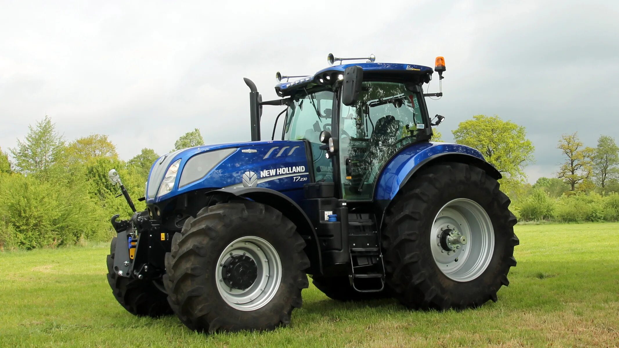 Трактор New Holland t7. Трактор Нью Холланд т8040. Трактор New Holland t7.270. Нью Холланд трактор 8 колесный. Холанд трактор