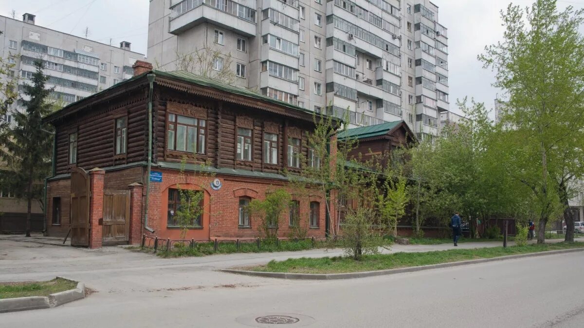 Новосибирск улица 1905 года 13. Улица 1905 года новосибирск исторический дом. Новосибирск ул 1905 года. Новосибирск, ул. Улица 1905 года новосибирск.