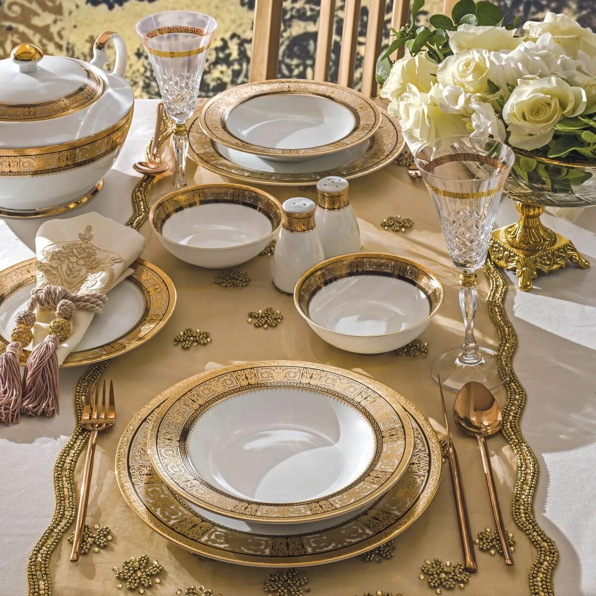 посуда для кухни. столовый сервиз 2022. элитная посуда. тарелки для сервировки стола. красивые столовые сервизы.