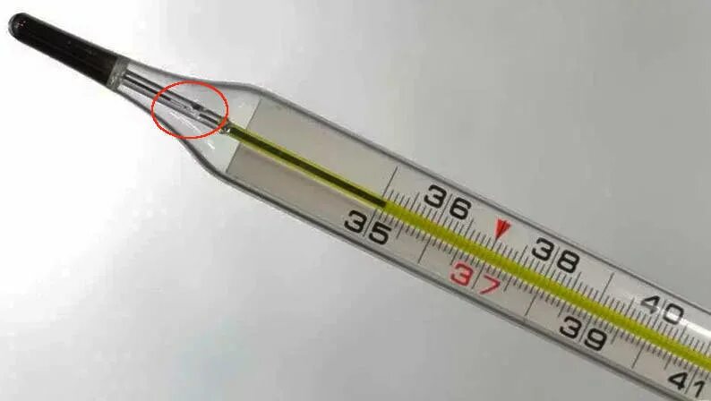 Колба с ртутью. Ртутный градусник 35.5. Новый ртутный градусник. Ртуть в градуснике. Ртутный и спиртовой градусник.