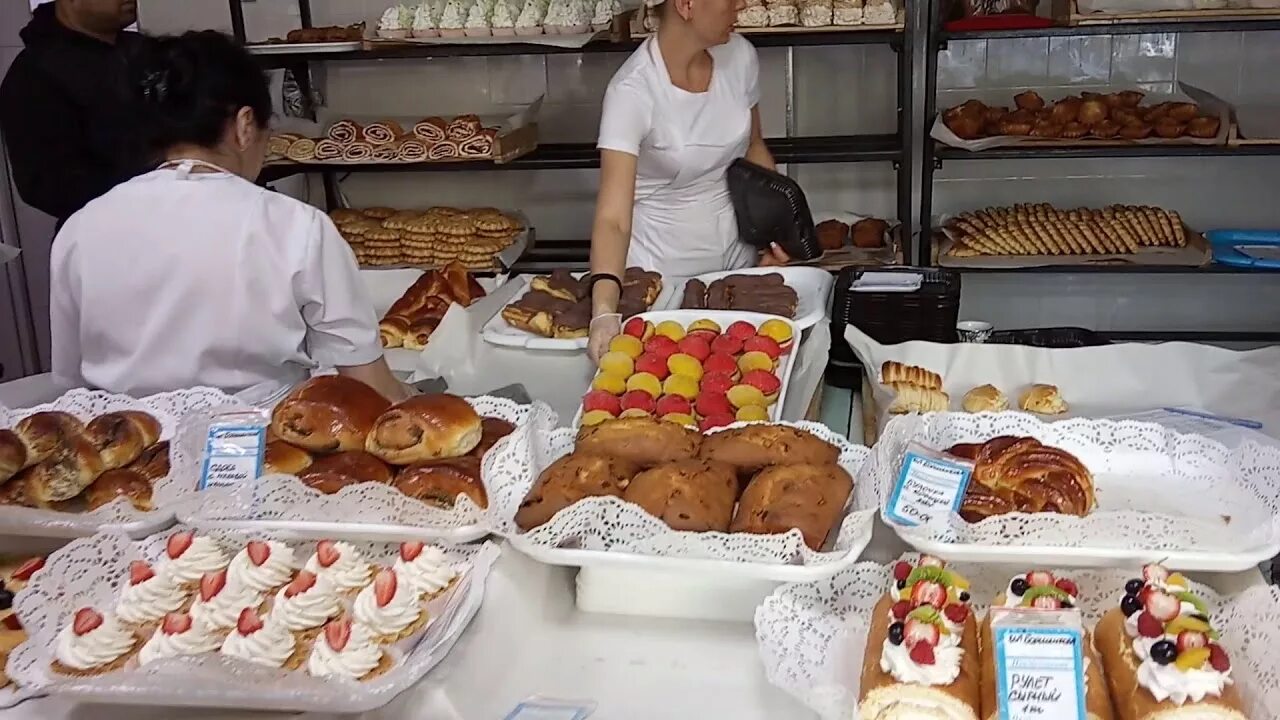 Кондитерская натальи волконской анапа. Анапские сладости. Кондитерская ваниль джемете. Наталья волконская кондитер анапа. Кондитерские в анапе.