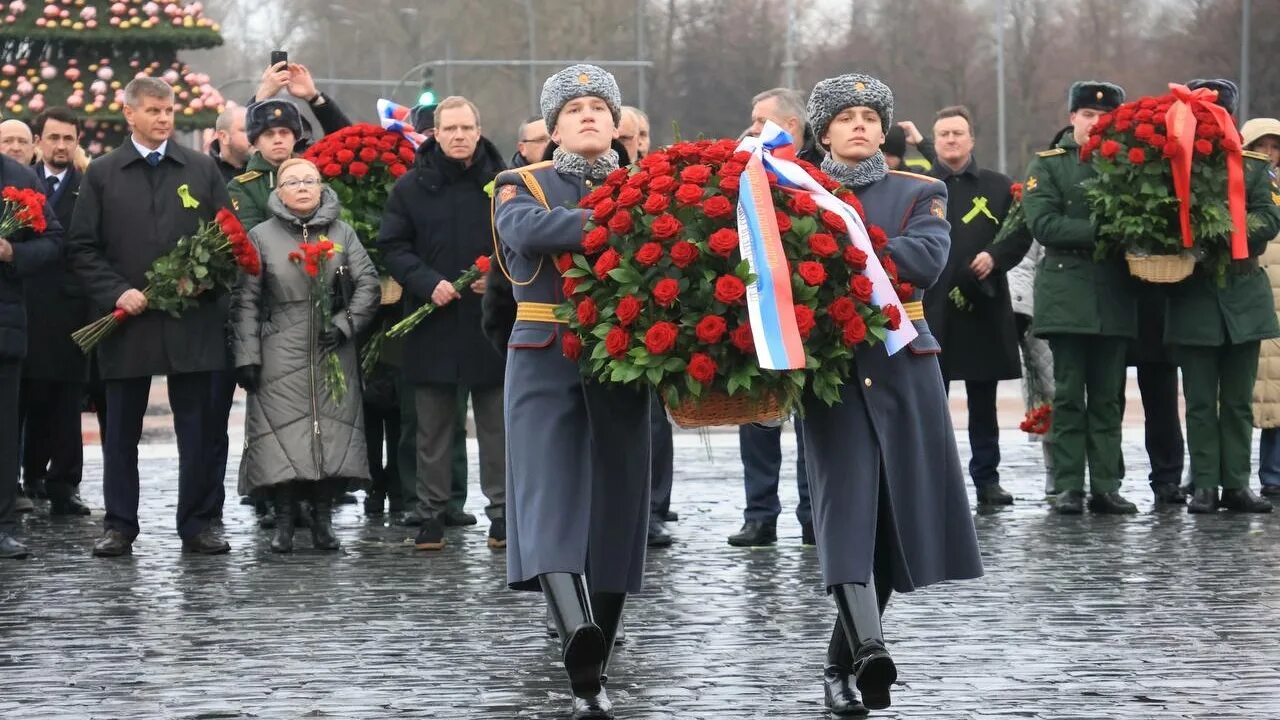Прорыв блокады 80. 80 Летие прорыва блокады Ленинграда. 80 Летие прорыва блокады Ленинграда 2023. Возложение цветов. Возложение цветов в Питере.