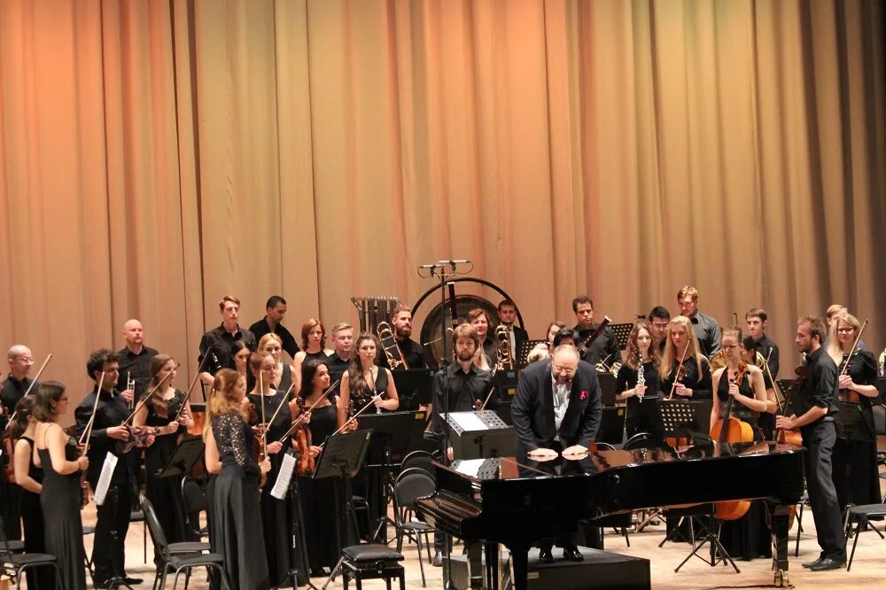 Симфонический оркестр испания. Красноярский оркестр филармония. Минин-хор концертный зал чайковского. Томский симфонический оркестр состав. Юношеский симфонический оркестр им николаева.