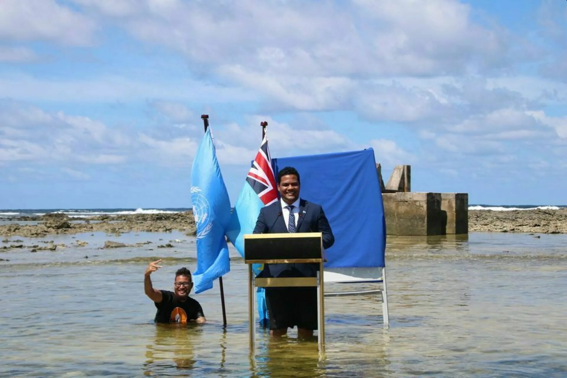 Климатический оон. Остров Тувалу. Министр иностранных дел Тувалу. Фунафути Тувалу. Тувалу ООН.