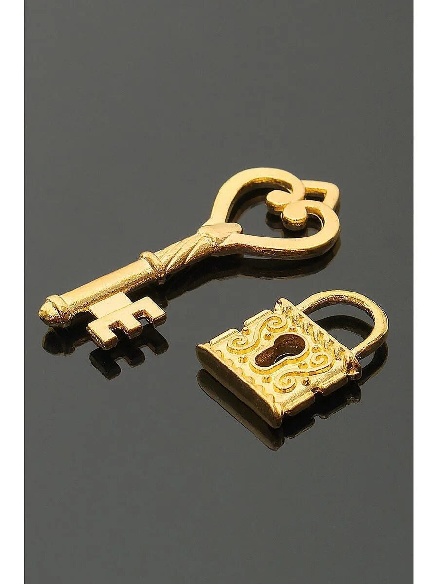 Оберег ключ. Серьги с замочками и ключиками. Ключик оберег. Амулет ключ. Золотой ключик и замок.