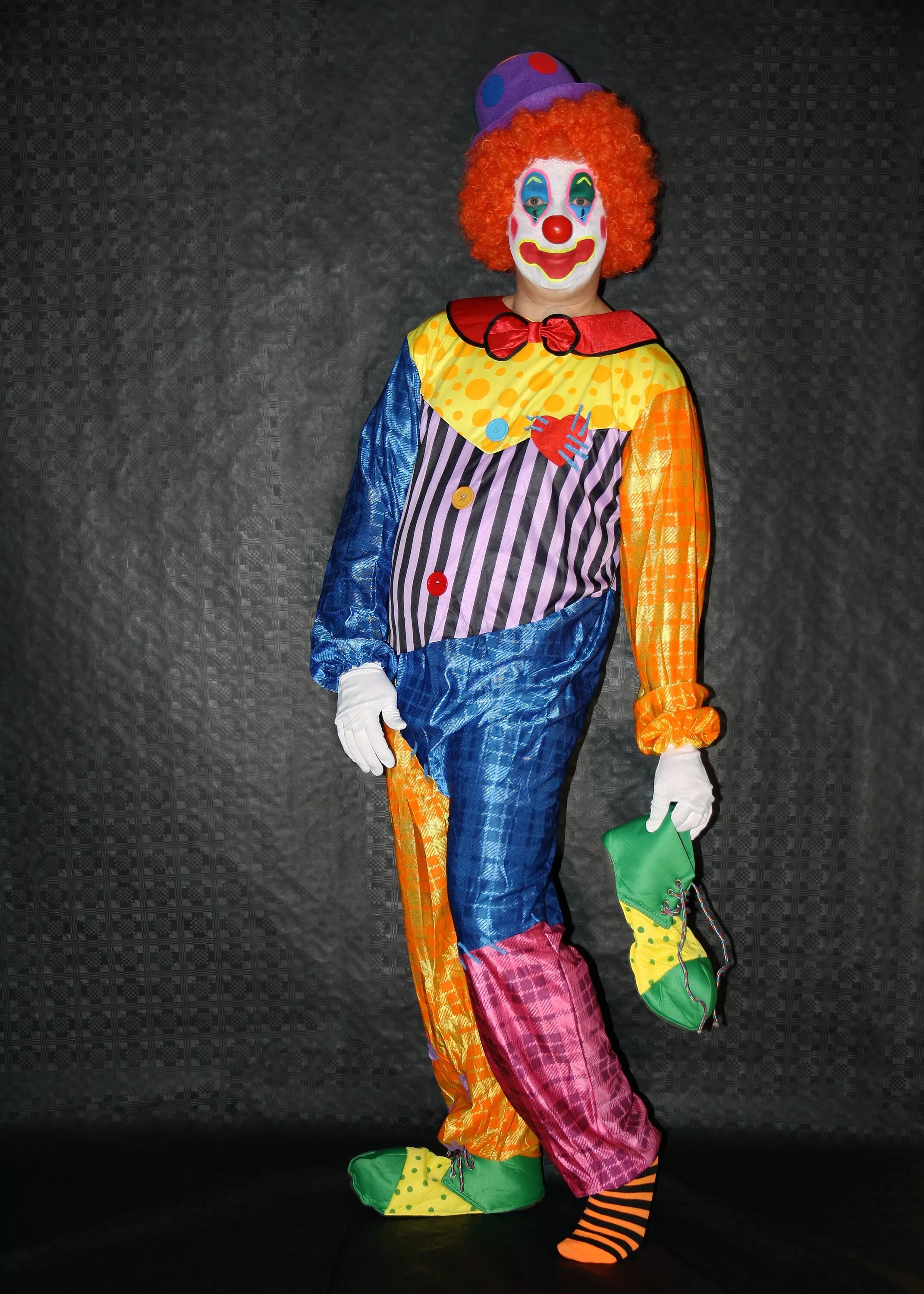 Цирк про клоунов. Клоун в цирке. Клоун из цирка. Костюм клоуна. Высокий клоун.