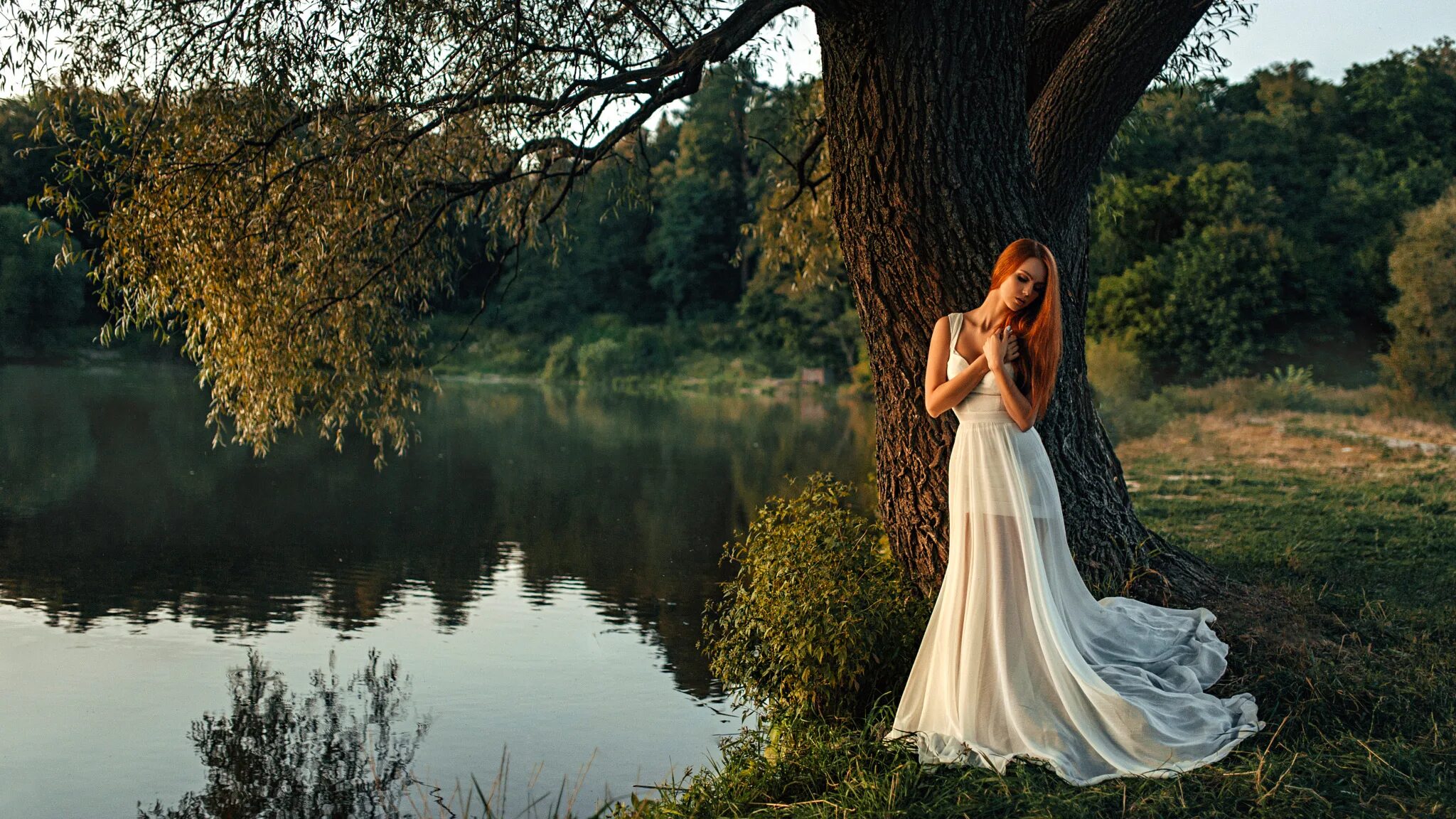 Глупое счастье песня. Фотосессия на природе. Фотосессия в платье на природе. Фотосессия в белом платье на природе.