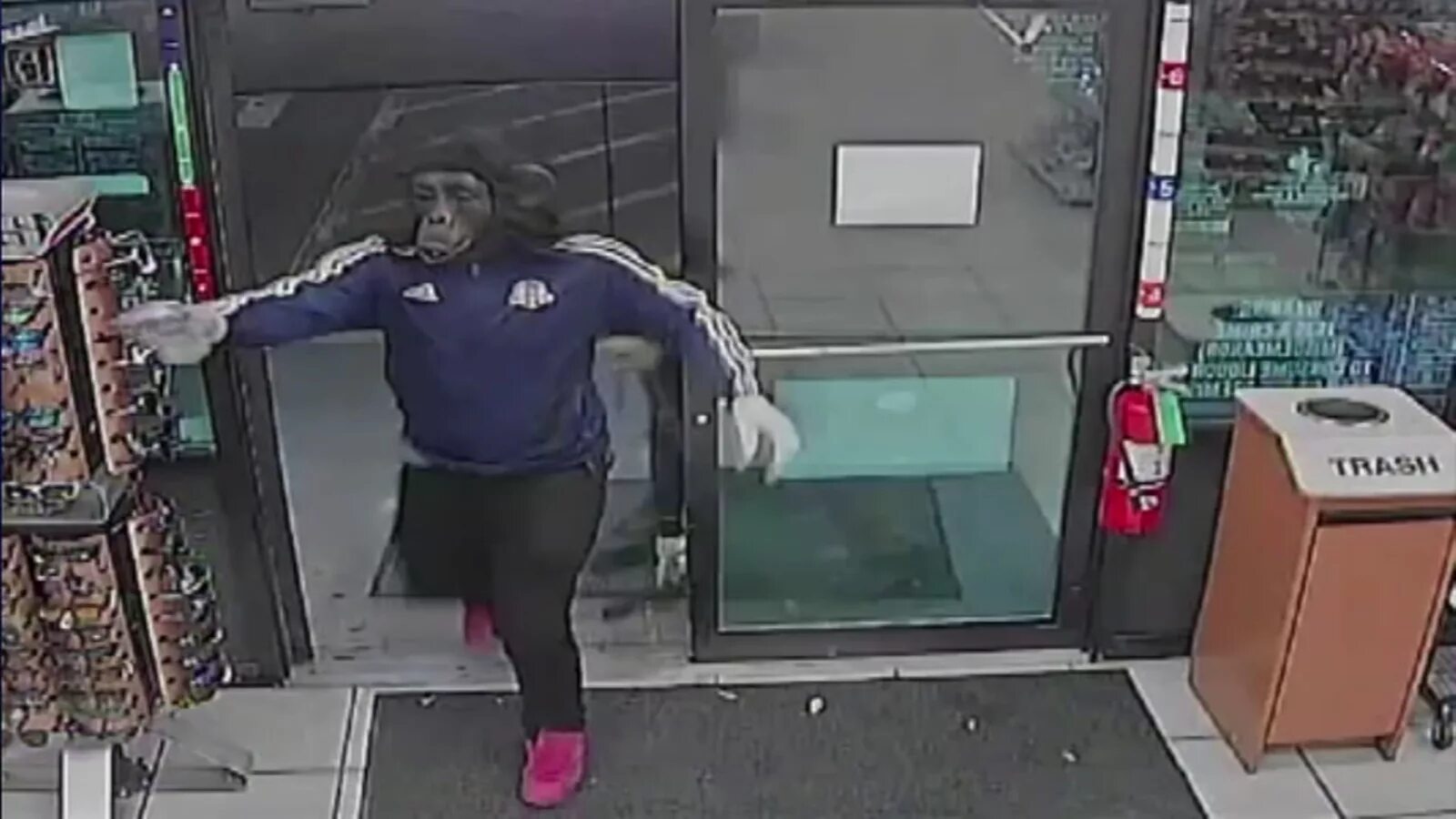 Как в one armed robber. Ограбление ларька. ограбил киоск. как ограбить ларек. armed robbery.