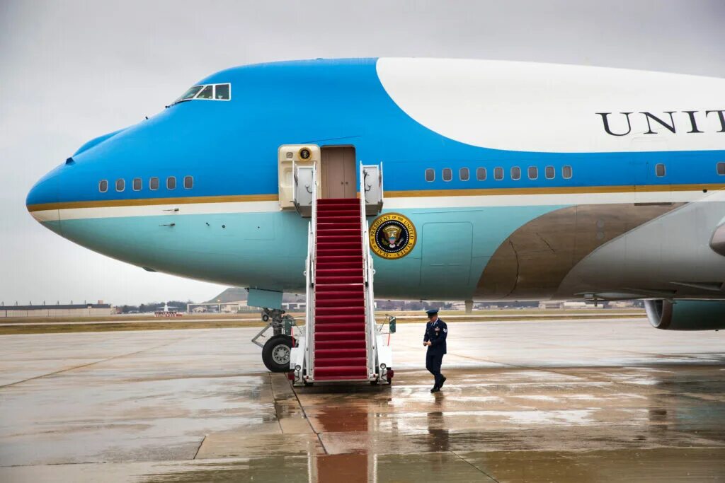 Самолета том 1. Боинг 747 Air Force one,. B747 Air Force one. Air Force 1 plane. Самолет Боинг 747 президента США.