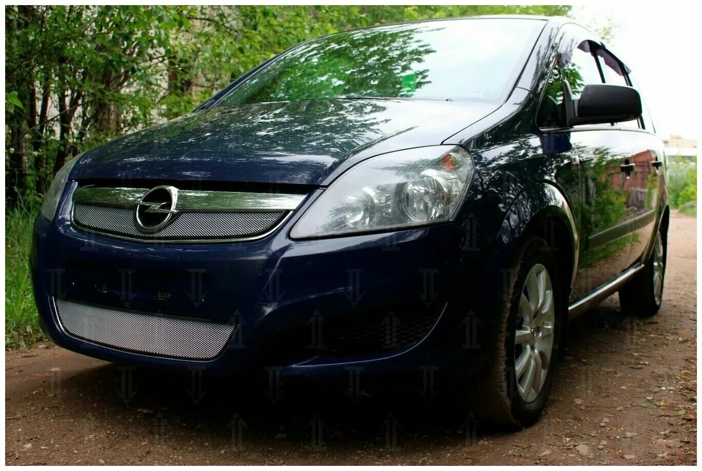 Защита зафира б. Opel Zafira 2008 Рестайлинг. Зимняя защита радиатора Opel Zafira Tourer 2014. Хром решетка радиатора Opel Zafira b 2011. Опель Зафира 2009 защита радиатора.