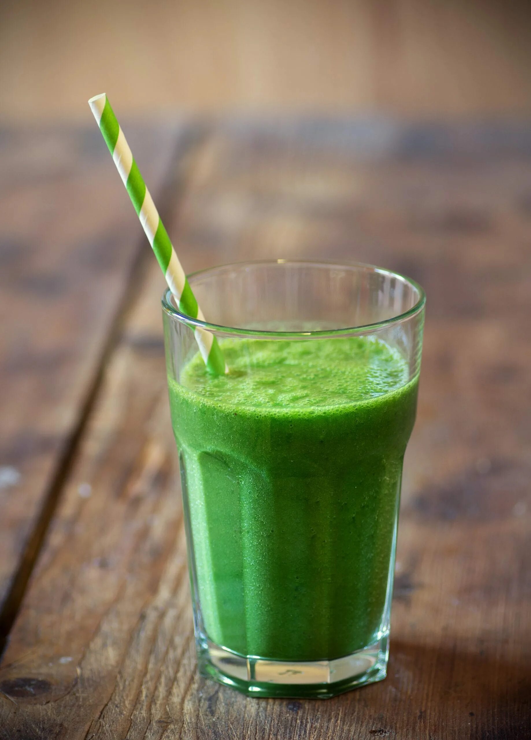 Эко смузи. Напитки смузи Smoothie Green. Фреш Грин смузи. Зелёный смузи детокс. Смузи с крапивой.