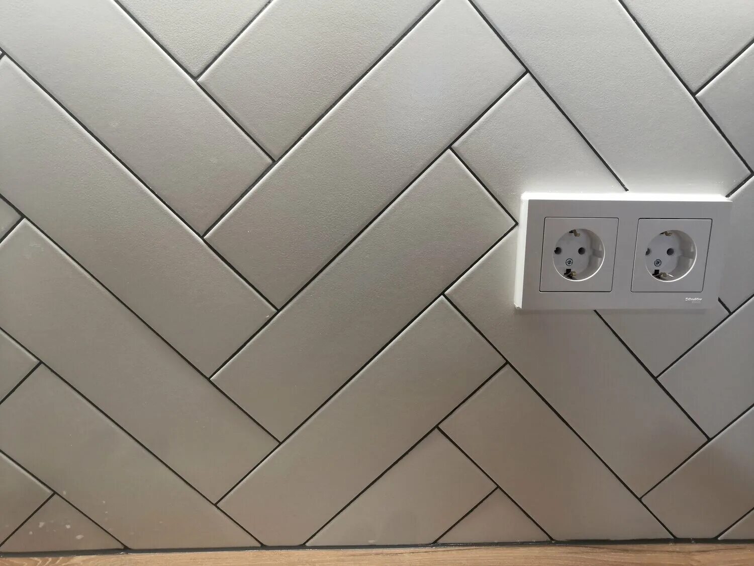 2128 розетка 2-ая с/з classico asd. розетка 1-м оп олимп 16а с заземлением. Lezard 701-0303-128 розетка двойная б/з крем мира. стяжка швов плитки. розетка lezard 703-0202-122 rain.