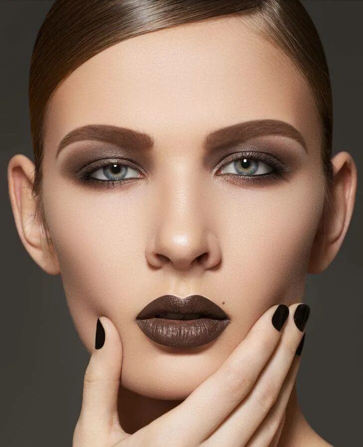 Темно коричневый макияж. Нюдовый смоки айс. Коричневый макияж. Лайтовый смоки. Золотистый смоки айс.