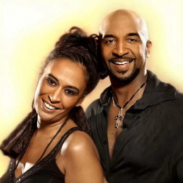 Группа ottawan. Дуэты 80х советские. Боно и шер энтони кидис. Сонни и шер. Дуэт ottawan.