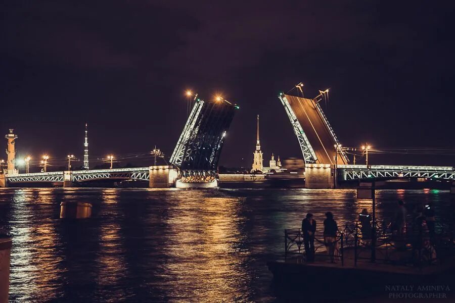 Отель с видом на разводные мосты. Питер белые ночи разводные мосты. Благовещенский мост в санкт-петербурге. Питер ночью. Дворцовый разводной мост в санкт-петербурге рисунок.